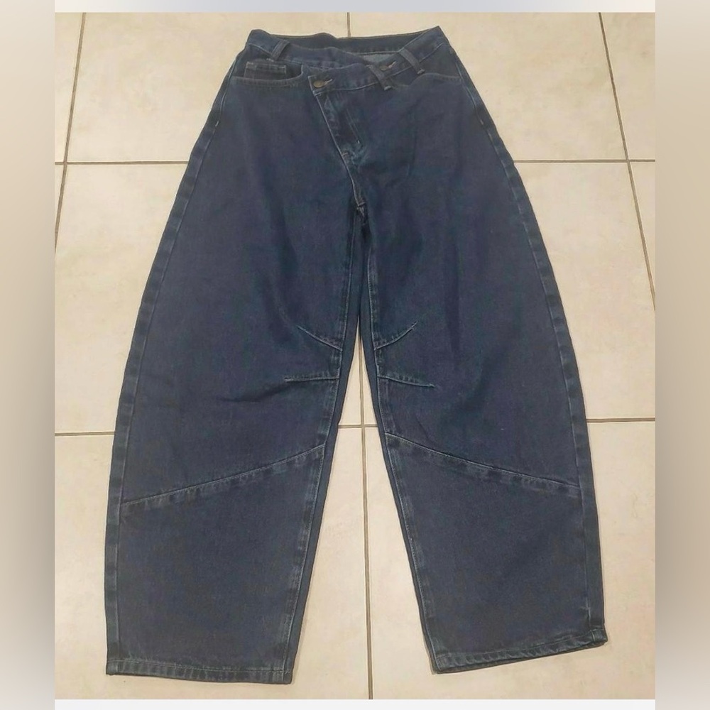 Commense Asymmetric placket curved-leg jeans